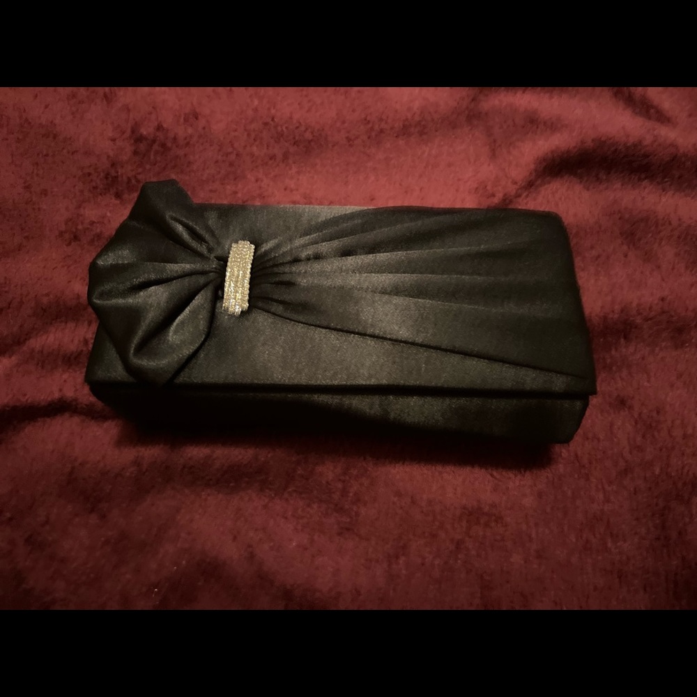 Black clutch